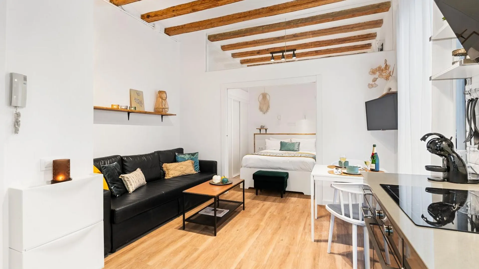 Lodging Apartments Almirall Beach 11 Barcelona 0*,  Spanyolország